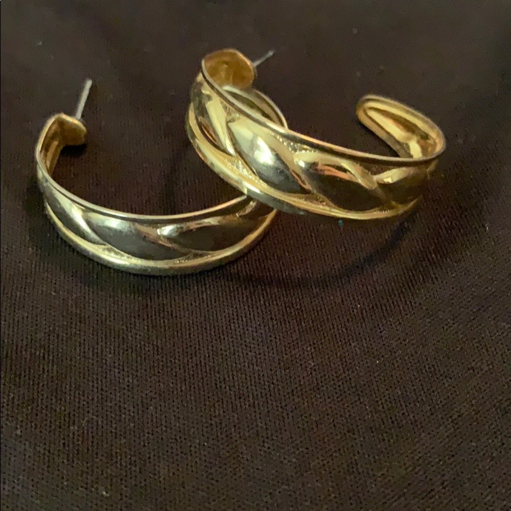 Gold color shiny hoop detailed earrings
